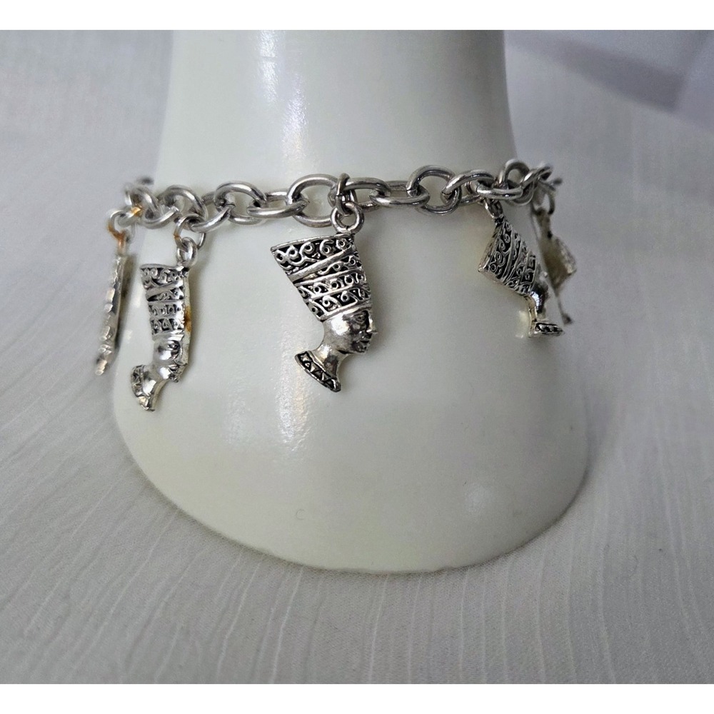 Silver Queen Nefertiti Dangling‎ Charm Bracelet Magnetic Closure